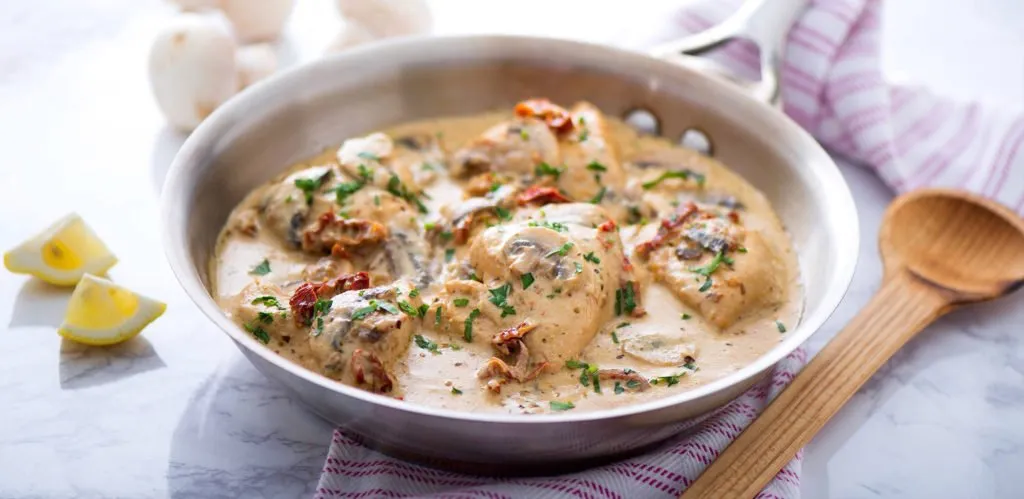 Pollo en Crema Trebolac y champiñones
